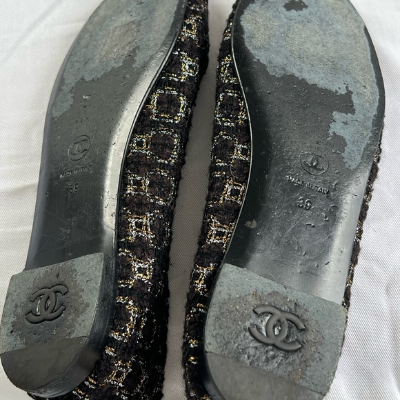 CHANEL Black and Gold Tweed Flats - Picture 11 of 12